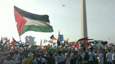 Kawasan Monas Dipadati Ribuan Orang, Teriakan ‘Palestina Merdeka’ Bergema