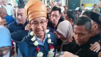 Anies Presiden Disambut Ribuan Pendukung dan Menggema di Bandara Kualanamu