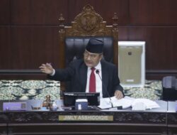 Hakim MK Saldi Isra Diperingatkan karena Membocorkan RPH Batas Usia Capres-Cawapres