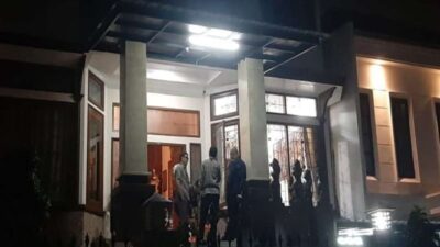 KPK Mengeledah Rumah Ketua Komisi IV DPR, Bawa Tiga Koper dan Satu Kardus