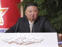 Kim Jong Un’s Tears as He Asks Mothers to Give Birth to Many Children