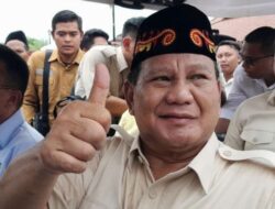 Ziarah Prabowo Subianto ke Makam Sultan Maulana di Banten, Didampingi Keluarga Ratu Atut