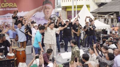 Prabowo Mengunjungi Nelayan di Pantai Cilincing Jakarta Utara