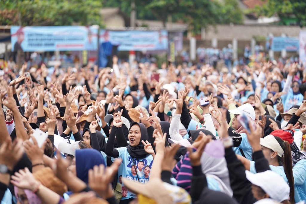 Kegembiraan Warga Subang Bertemu Prabowo, Doakan Menang Satu Putaran