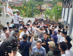 Iwan Bule Diterima Hangat oleh Ratusan Warga saat Kembali ke Kampung Halaman