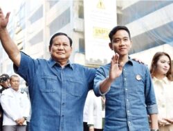 Prabowo dan Gibran Memasang Foto Seperti Putra Presiden dan Wakil Presiden