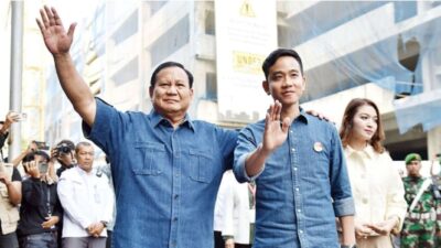 Prabowo dan Gibran Memasang Foto Seperti Putra Presiden dan Wakil Presiden