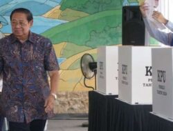 SBY Menjanjikan Dukungan dengan Naik ke Panggung Kampanye Akbar Prabowo-Gibran di GBK