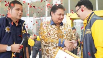 Airlangga Hartarto Diberi Penghargaan oleh AMPI karena Sukses Memimpin Golkar di Pemilu 2024