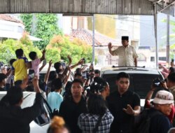 Prabowo Subianto Ziarah ke Makam Habib Ali Kwitang, Disambut Ratusan Warga