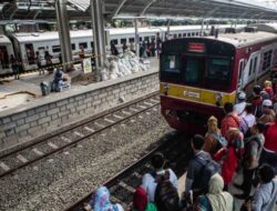 Bocah Terjatuh ke Bawah Peron di Stasiun Manggarai karena Terdorong Saat Akan Turun dari Kereta Api