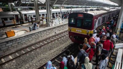 Bocah Terjatuh ke Bawah Peron di Stasiun Manggarai karena Terdorong Saat Akan Turun dari Kereta Api