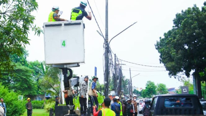 5 Titik di Tangsel yang Jadi Sorotan Pemkot karena Kabel Fiber Optik Semrawut