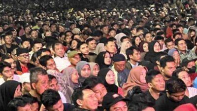 Ribuan Warga Banyuwangi Nobar Timnas Indonesia Vs Uzbekistan Bersama AHY