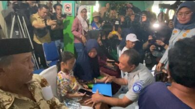 Keluarga Korban Kecelakaan SMK Lingga Kencana Menangis Sedih saat Menerima Santunan sebesar Rp60 Juta