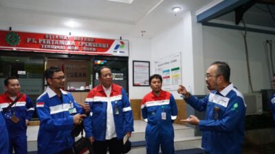 Patra Niaga CEO Inspects Tuban Fuel Terminal After Pipeline Leak