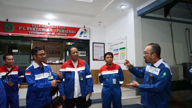 Patra Niaga CEO Inspects Tuban Fuel Terminal After Pipeline Leak