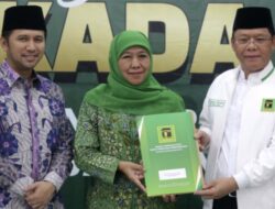 Khofifah Bersiap Menghadapi Lawan-lawannya di Jawa Timur, Termasuk Kiai Marzuki dan Risma dari PDIP