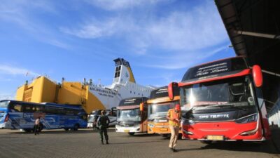 70 Bus Pariwisata dari Surabaya Dikirim ke IKN untuk Merayakan HUT RI ke-79