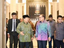 Two Longtime Friends Reunite, Prabowo Subianto Invites Anwar Ibrahim to His Inauguration