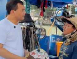 Cagub Jateng Ahmad Luthfi Tertawa Terbahak-bahak saat Menerima Topi Caping dari Nelayan