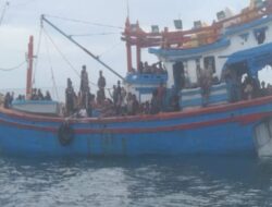 Kapal Yang Ditumpangi Imigran Rohingya Terombang-ambing di Perairan Aceh Diyakini Milik Warga Setempat