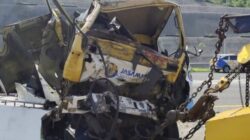 Tabrakan Beruntun 3 Kendaraan di Tol Cipularang: Mobil Derek vs Bus