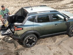 Truk Dacia Dengan Tempat Tidur Kecil yang Menarik