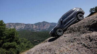 Porsche Cayenne EV: Prototipe Sukses Berkat AI