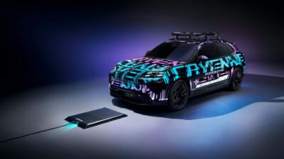 Porsche Cayenne Electric: Pengisian Daya Nirkabel