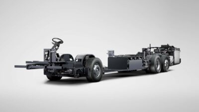 Bus Mengadopsi Teknologi Powertrain Plug-In Hybrid